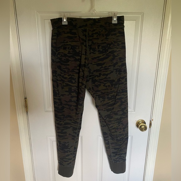 Alphalete joggers - green camo size L - Picture 2 of 2